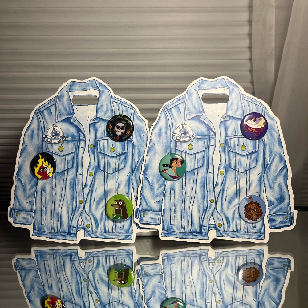 Disney Pins: Disney Button Collection (Aladdin, Pocahontas, Coco, Incredibles)